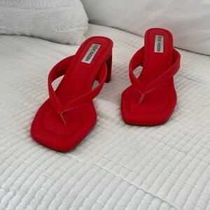 Thong sandal kitten heel